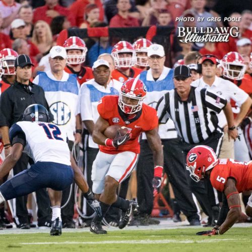 D'Andre Swift (7) gets to the edge on Samford's defense - UGA vs. Samford - Athens, GA, Saturday, Sept. 16, 2017