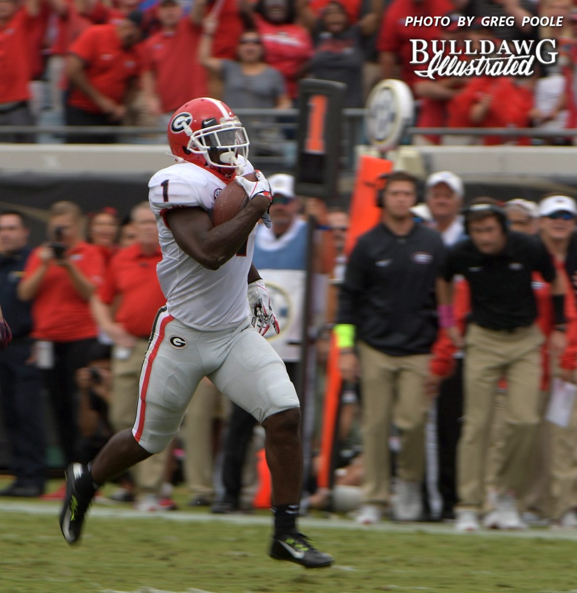 Sony Michel (1) rumbles down the field for a 74-yard touchdown run during the first quarter of the Georgia-Florida game on Saturday, Oct. 28, 2017.