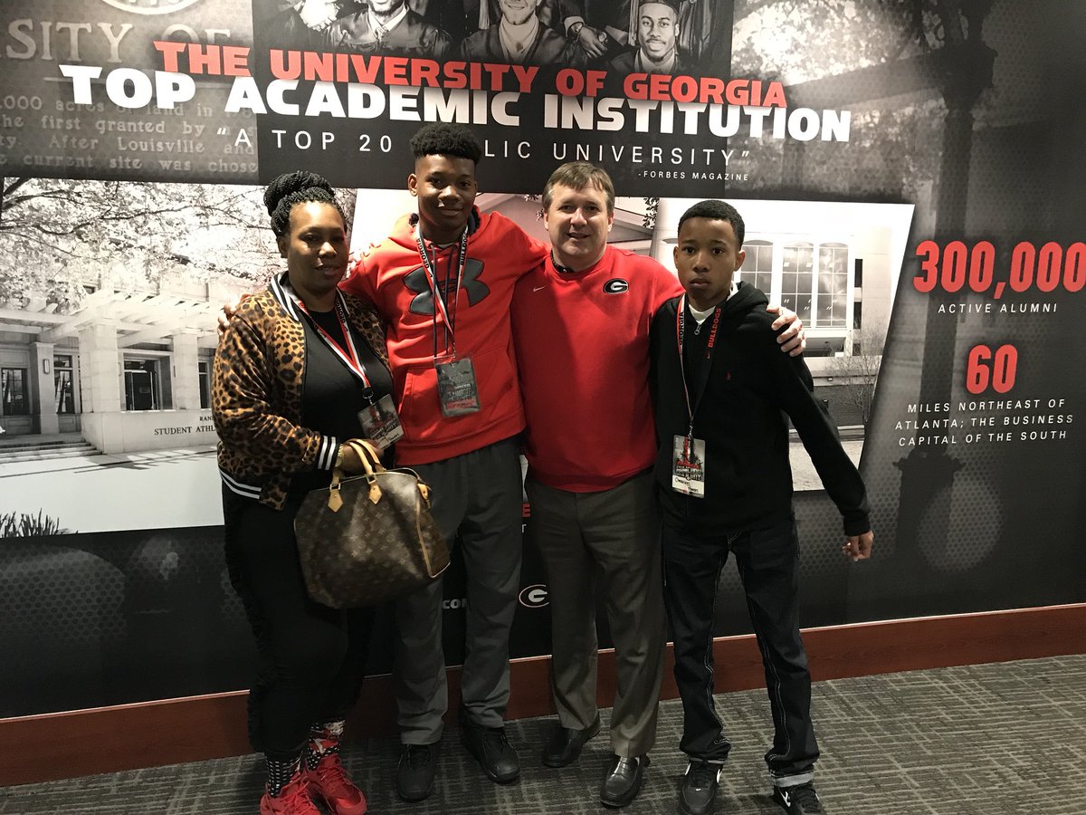 Rico Powers Jr and family with Kirby Smart. Photo @2kyrie__ Twitter