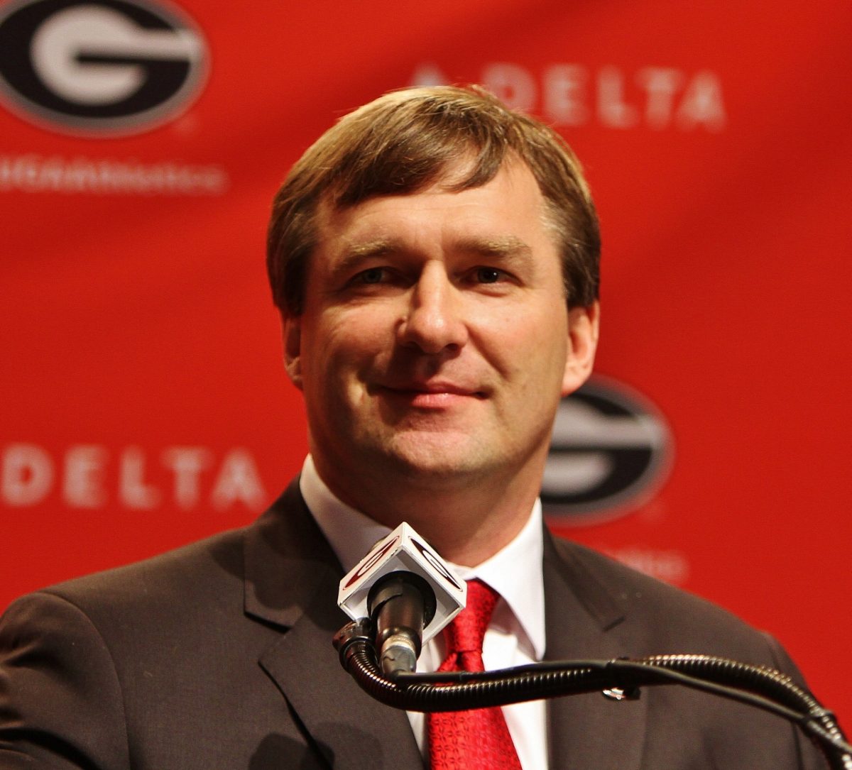 Kirby Smart at the podium during his introductory press conference