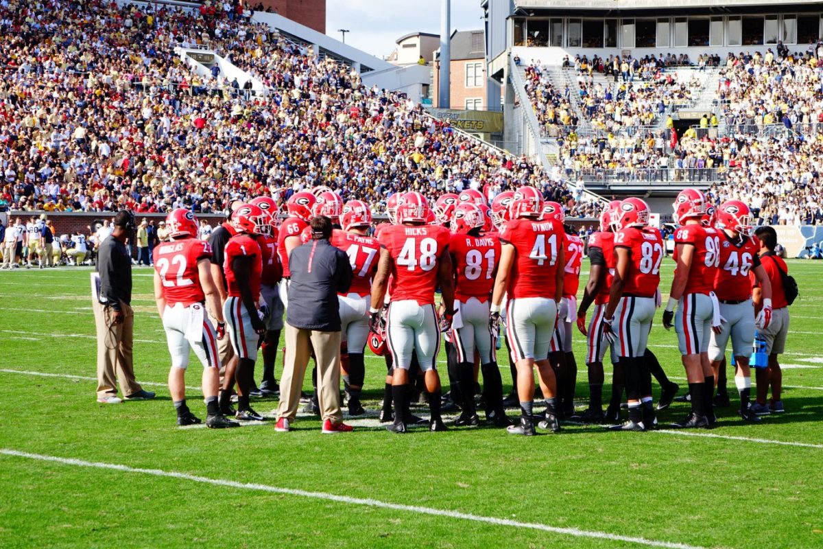 Georgia huddled up during 2nd half of UGA vs. GT game 28-Nov-2015 (Photo by Bulldawg Illustrated's Greg Poole)