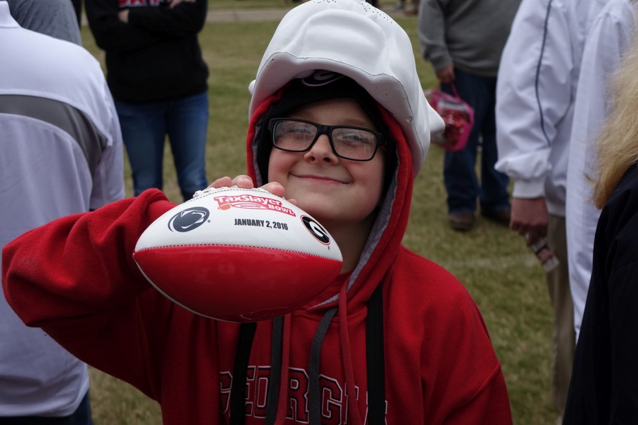 Dawg Walk Kids - TaxSlayer Bowl - 02-JAN-2015 (Photo by Greg Poole)
