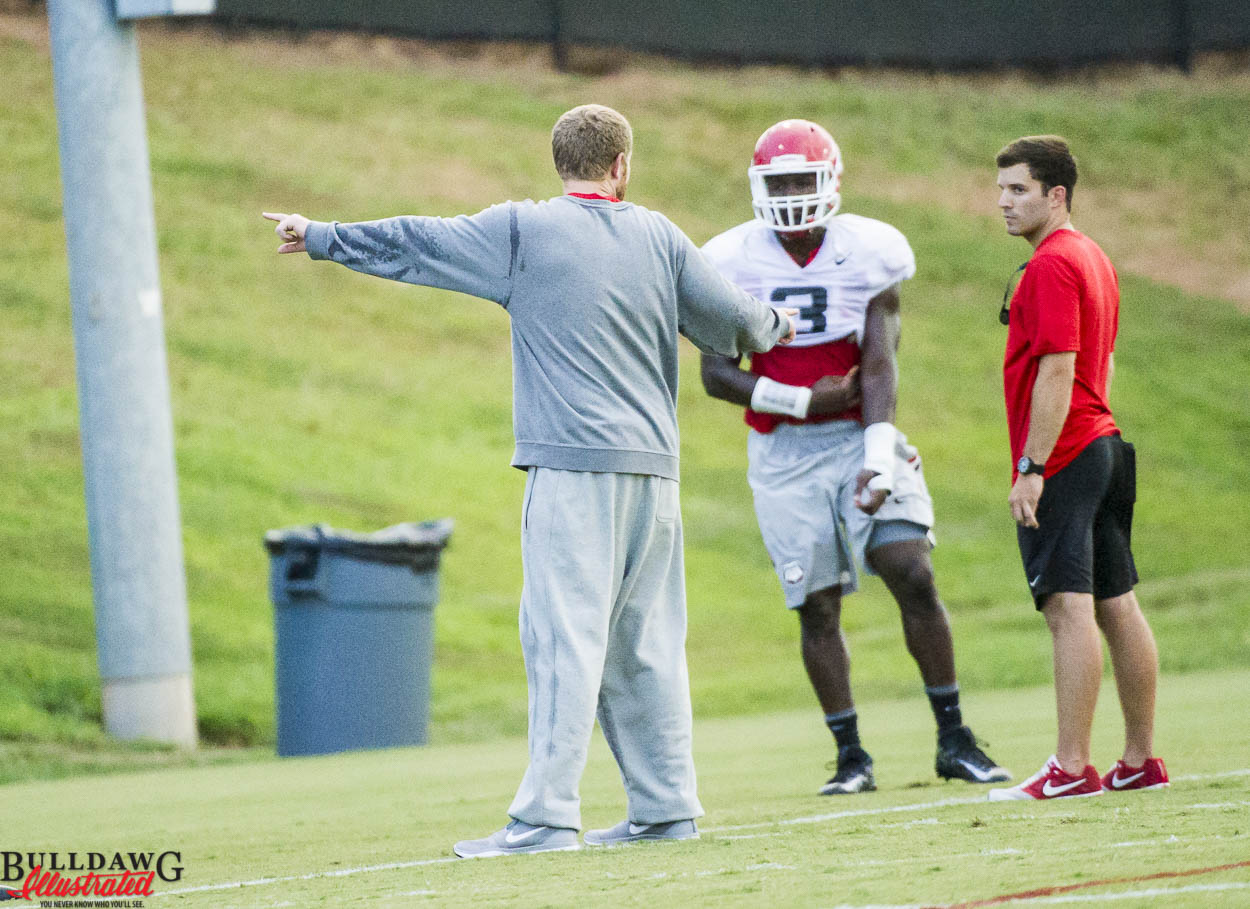 Glen Schumann instructs Roquan Smith