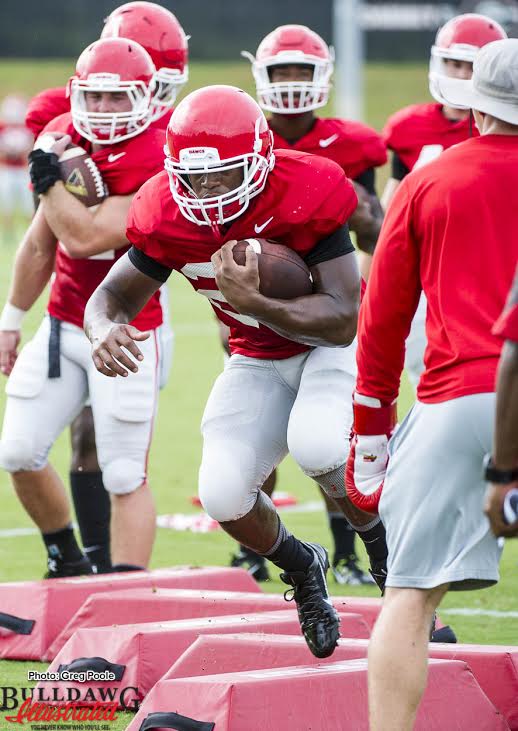 Nick chubb working without a knee brace