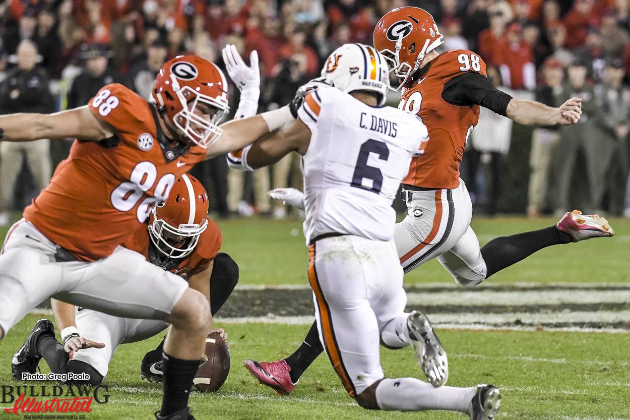 Jackson Harris (88) gets enough of Auburn's Davis (6) to allow Rodrigo Blankenship (98) to make the kick - Georgia vs Auburn 12-Nov-2016