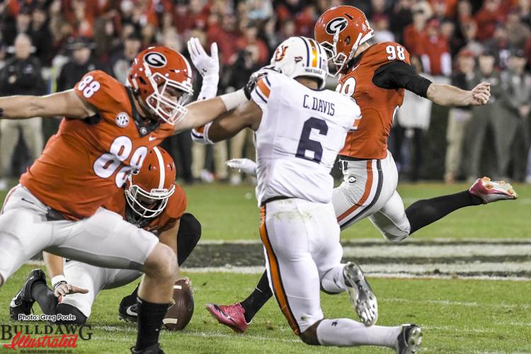 Jackson Harris (88) gets enough of Auburn's Davis (6) to allow Rodrigo Blankenship (98) to make the kick - Georgia vs Auburn 12-Nov-2016