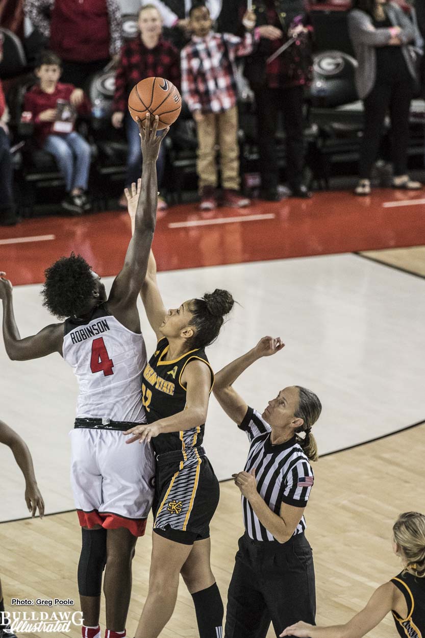 Caliya Robinson (4)with the shot against the Kennesaw State Owls.