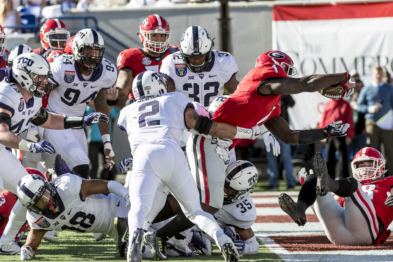 Sony Michel scores opening touchdown of the Liberty Bowl.