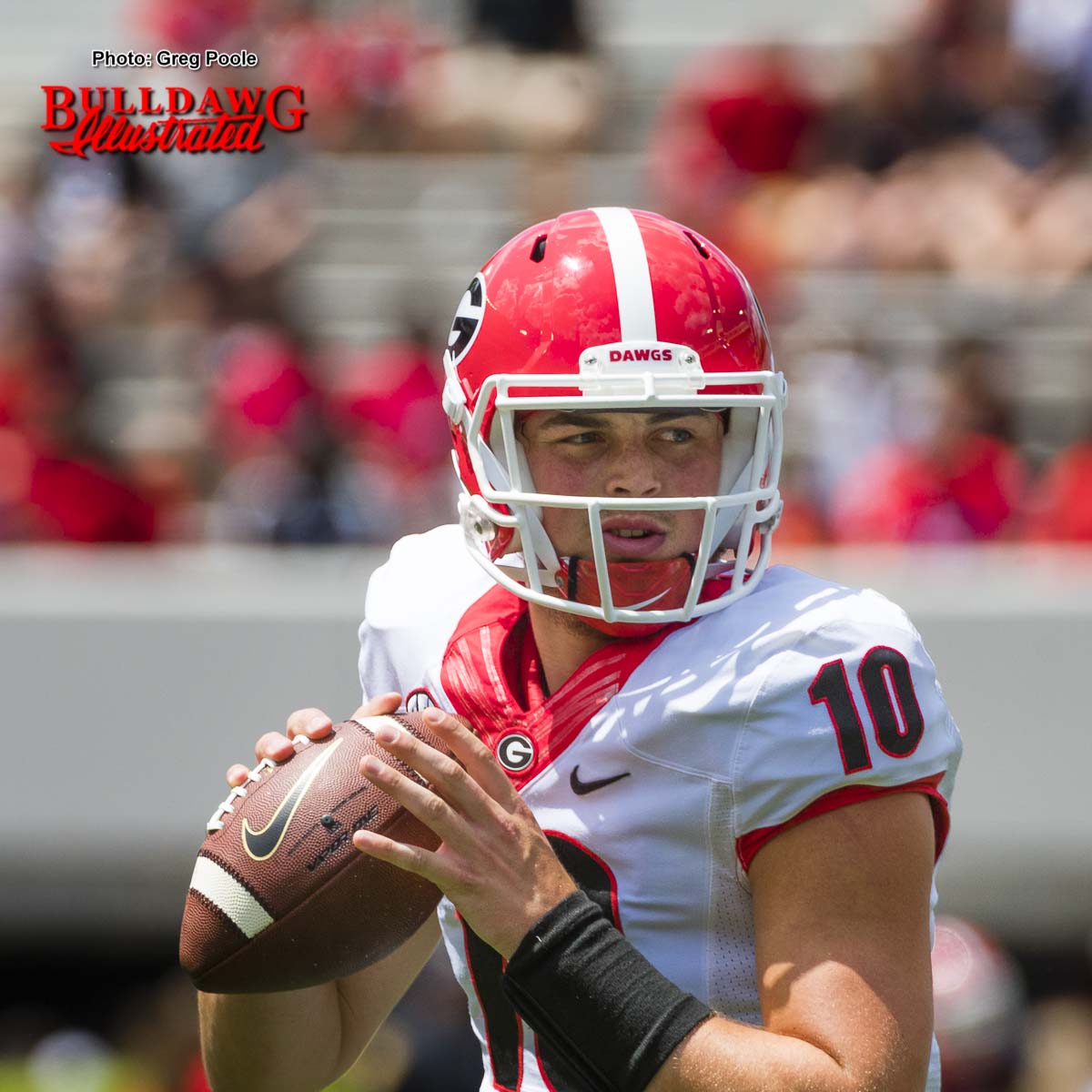 Jacob Eason scans the field during Georgia's 2017 G-Day spring game