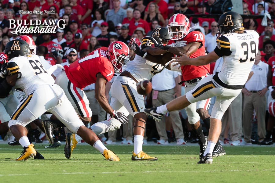 Freshman RB D'Andre Swift (7) applies pressure on the Mountaineer punter. - Appalachian State vs. UGA - Saturday, Sept. 2, 2017
