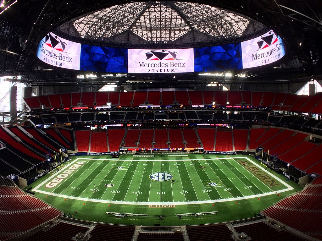 Mercedes-Benz Stadium painted and ready for the SEC Chamionship game. (photo from Mercedes-Benz Stadium / Twitter)